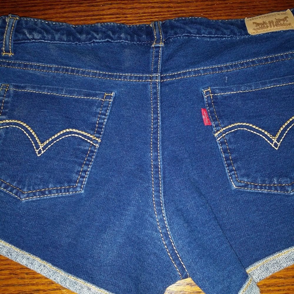 Levi's Shorts - Picture 5 of 8